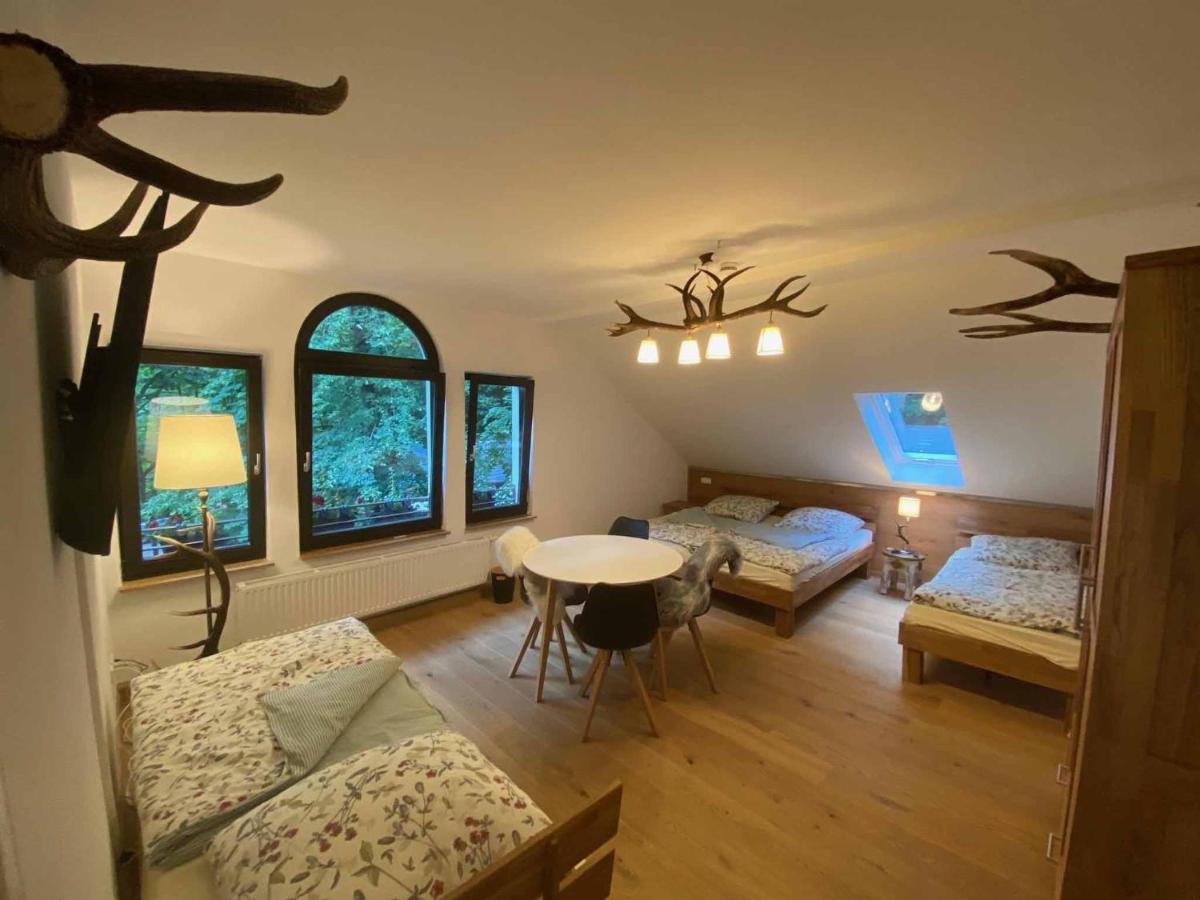 Forsthaus Apartment Crimmitschau Bagian luar foto